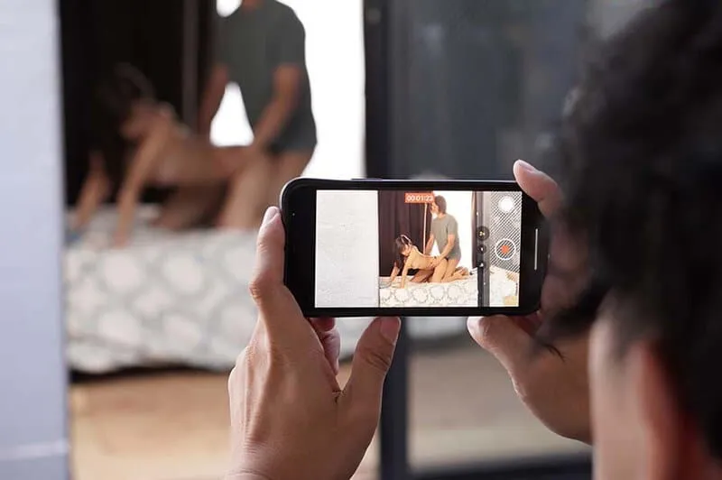 Quay lén em em học sinh ở căn hộ đối diện địt trộm quên đóng cửa sổ để tống tình