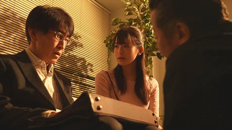 Anh xã vay nợ bang hội, người vợ phải bán thân để trả nợ