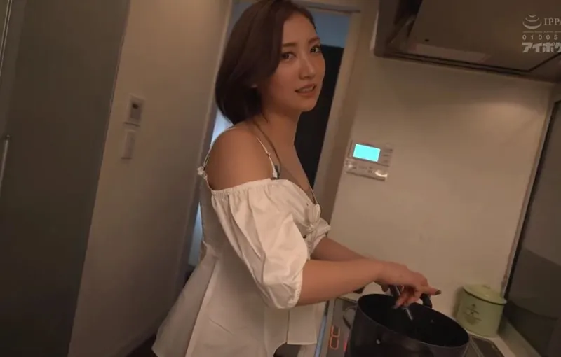 Cậu em ông xã trúng số và người bạn gái của anh trai có chiếc lưỡi điêu luyện