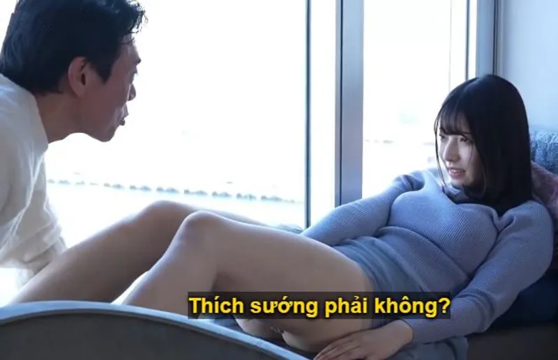 Buổi hẹn hò giữa bác trai và cô minh tinh tuổi teen mới chập chững bước chân vào showbiz tại nhà nghỉ sang trọng
