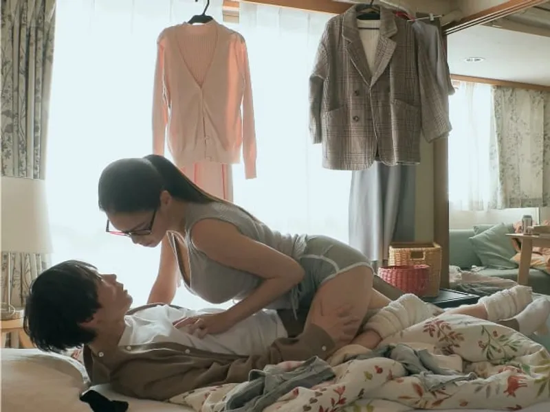 được chị cạnh nhà "an ủi" khi eny đi ngoại tình